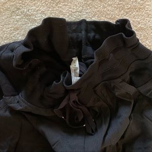 EUC Lululemon black jogger studio pants size 8